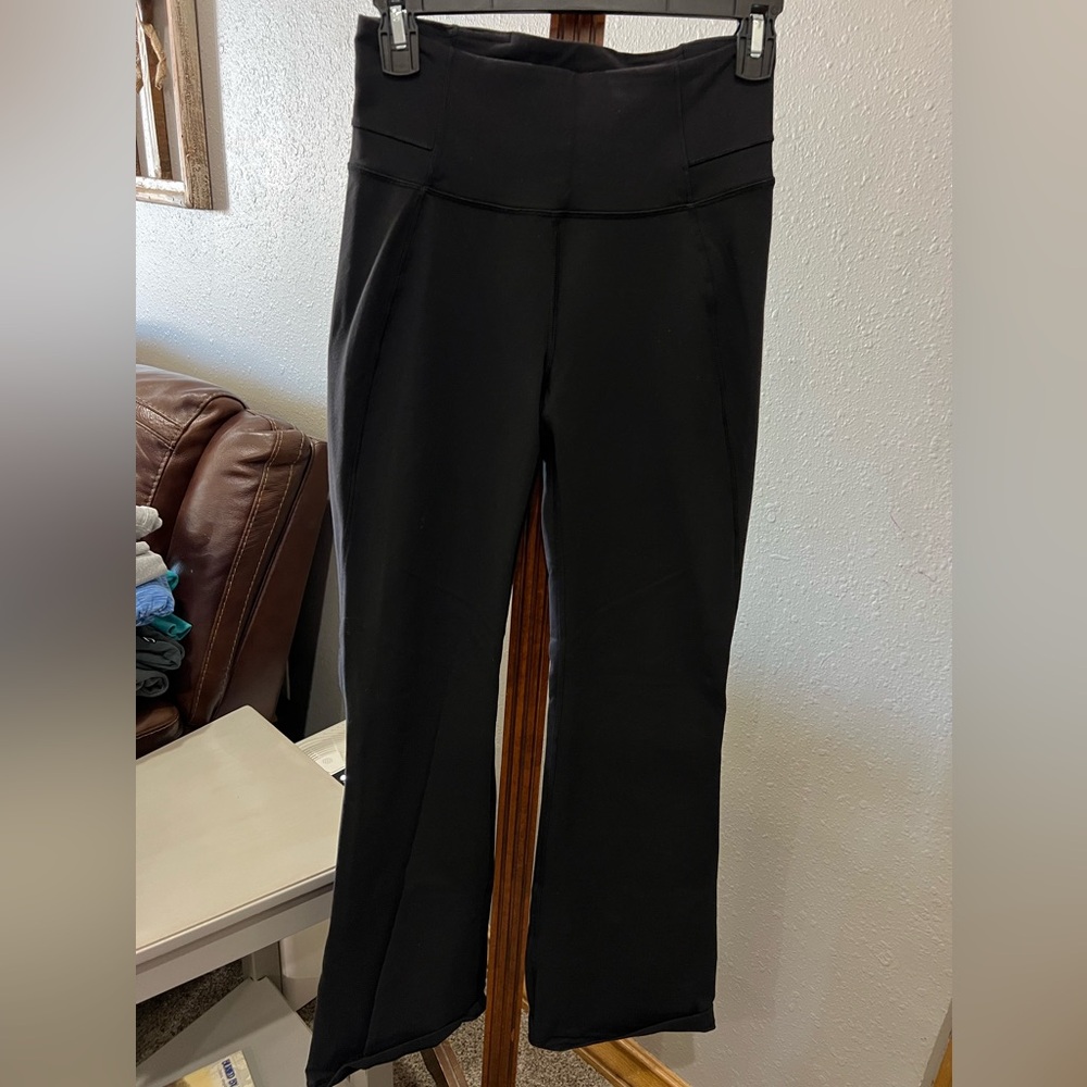 Lululemon Groove Pant Flare *Full-On Luxtreme 32"
Black
Size 6